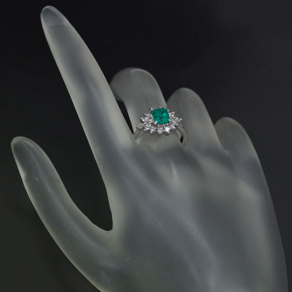 Pt900 Emerald Diamond Ring 0.77ct D0.42ct 