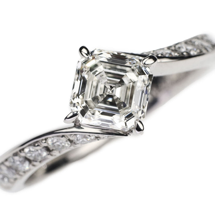 ロイヤルアッシャー Pt950 ロイヤルアッシャーカット ダイヤモンド リング 0.739ct H VS1 D0.24ct シグニチャーカットコレクション