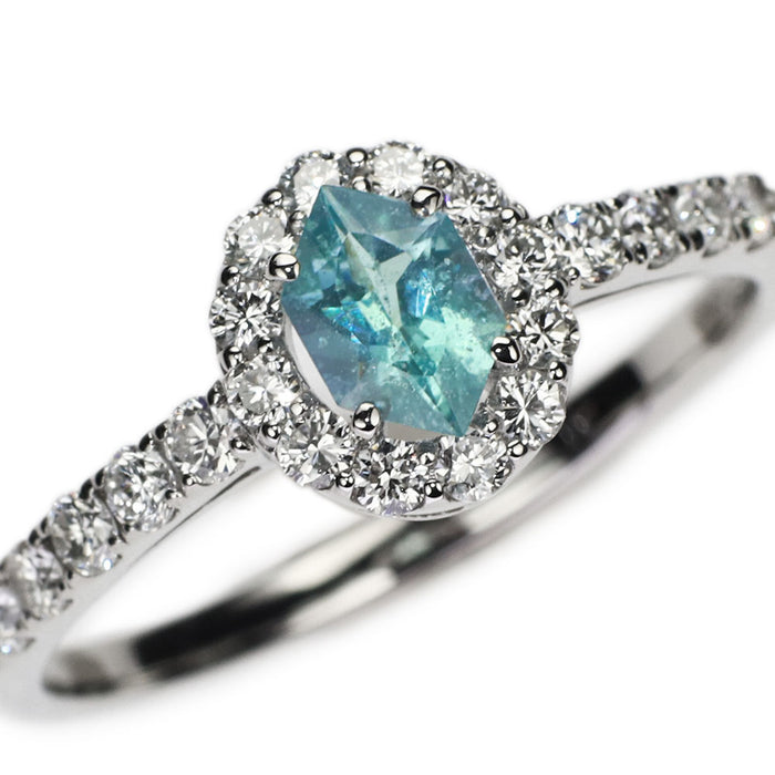 プリンセスカットダイヤモンドリングＤ0.566ct F-VS2 D 0.240ct Pt950 中央宝石研究所鑑定書付